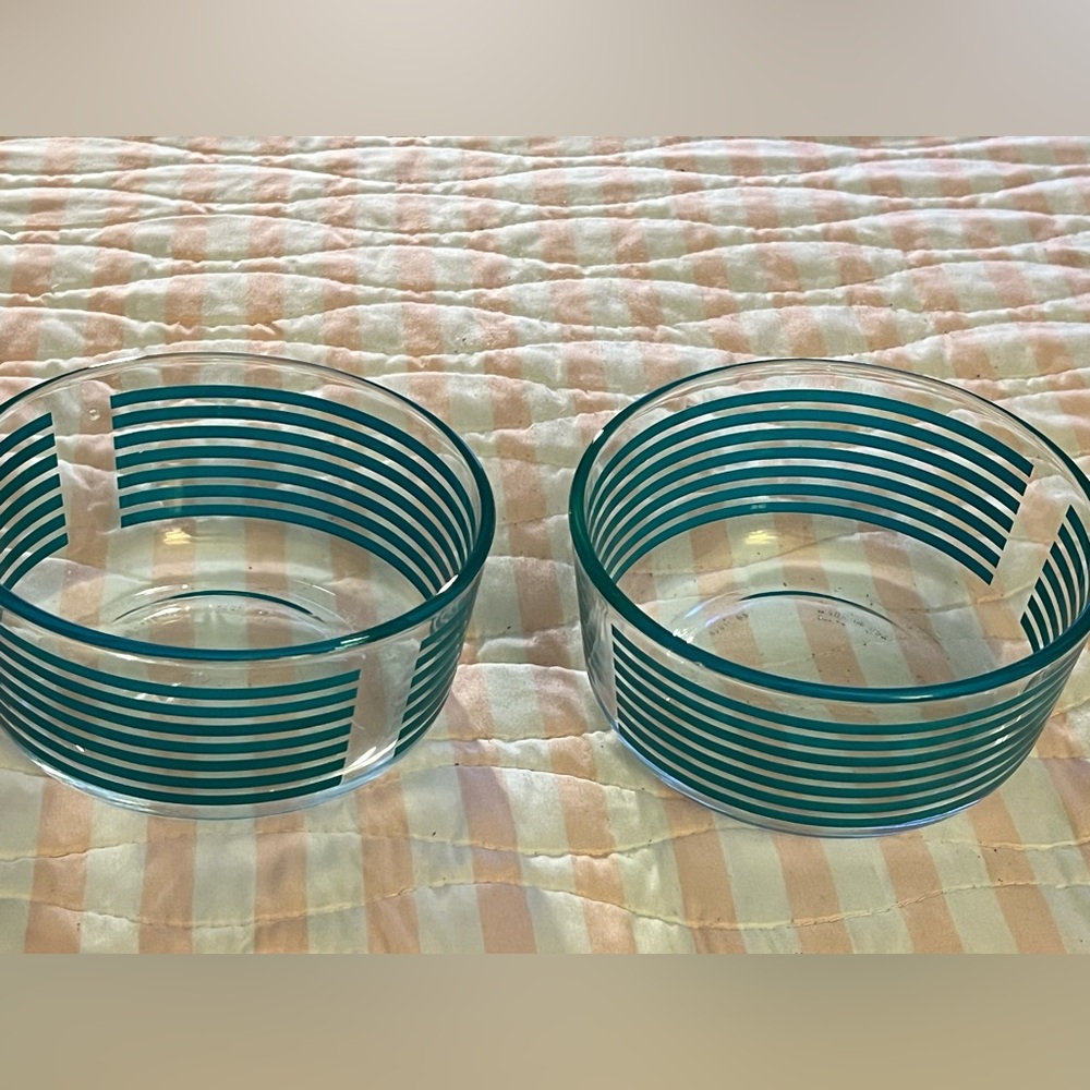 vintage (2) Pyrex 1-quart glass mixing bowls